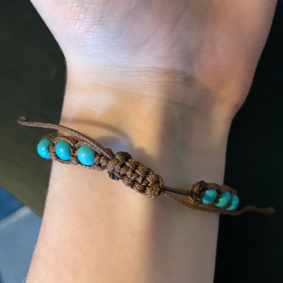 Adjustable Shell Bracelet! - Picture 3 of 4